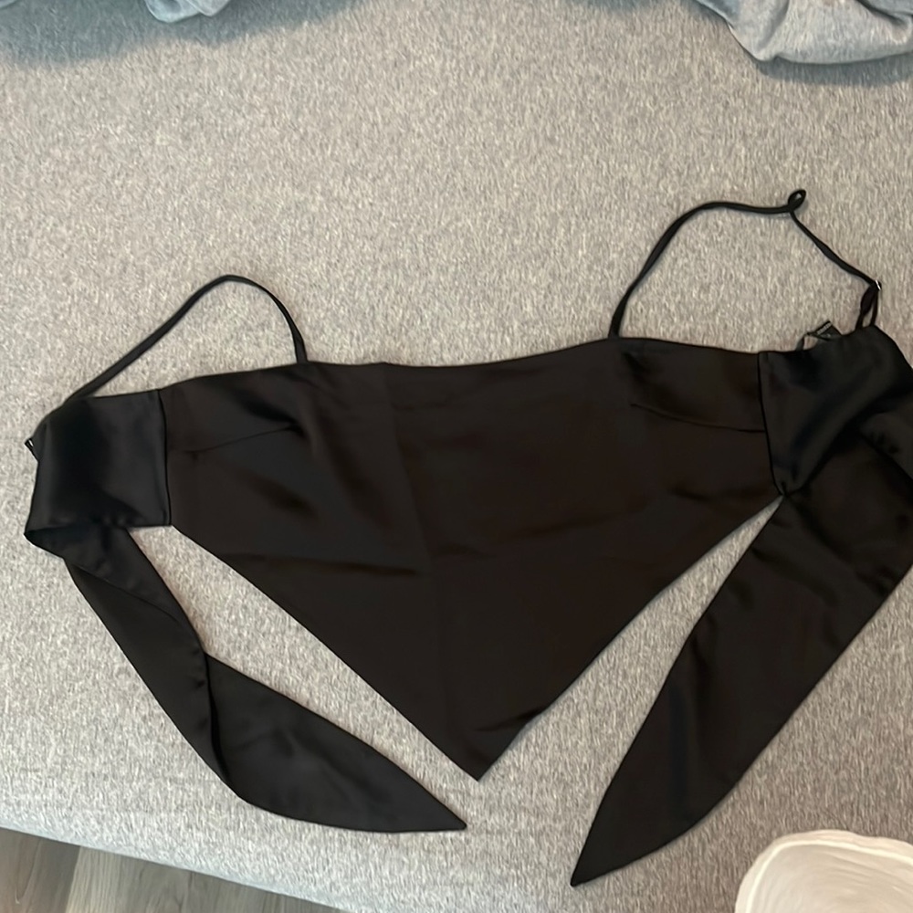 Tie back top
